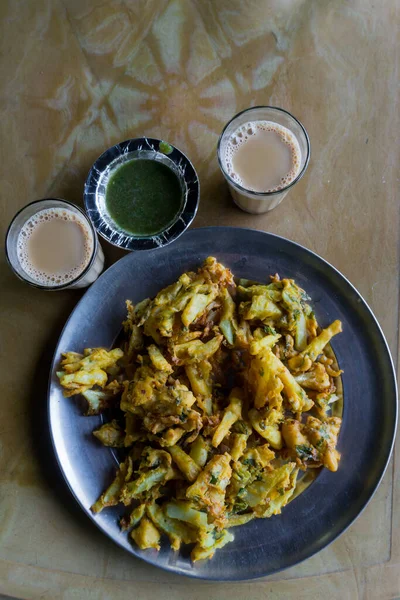 Una Foto Tavolo Pakodas Una Bancarella Lungo Strada India Più — Foto Stock