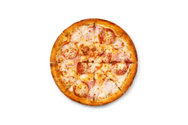 Beyaz arka planda taze pizza.