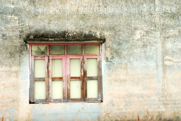 Duvarda pencere — Stok fotoğraf