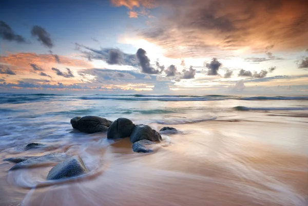 Onda del mare durante la notte — Foto Stock