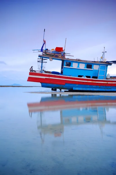 海岸のタイ釣り船 — ストック写真
