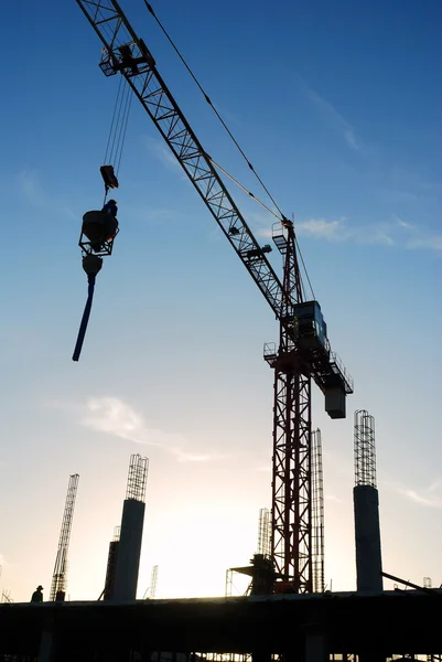 The construction crane — Stock Photo, Image