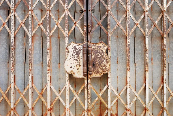 Paslı çelik kapı — Stok fotoğraf