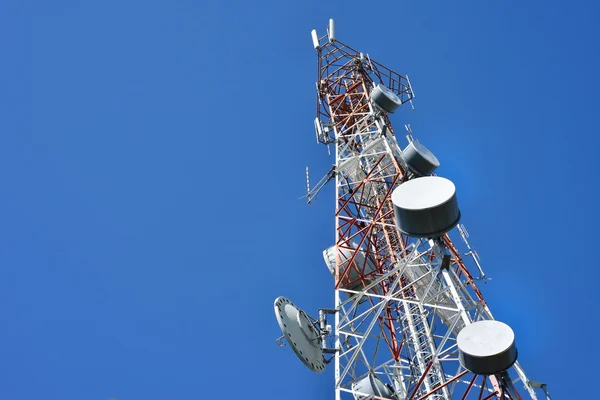 Torre de antena de telecomunicações — Fotografia de Stock