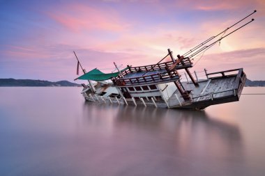 Thai balıkçı teknesi Denizi üzerinde
