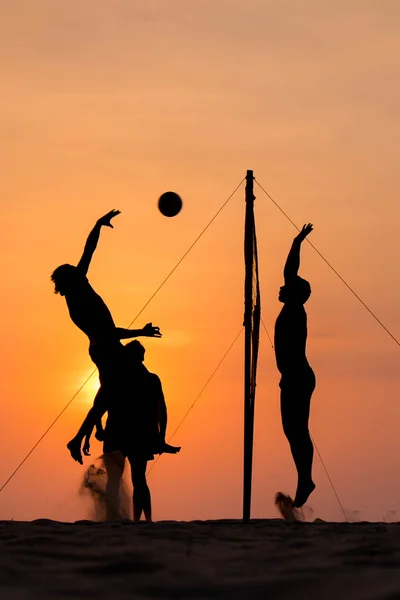 ซิลูเอทบีชวอลเลย์บอล — ภาพถ่ายสต็อก