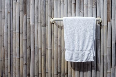 havlu asmak bambu duvar üzerinde