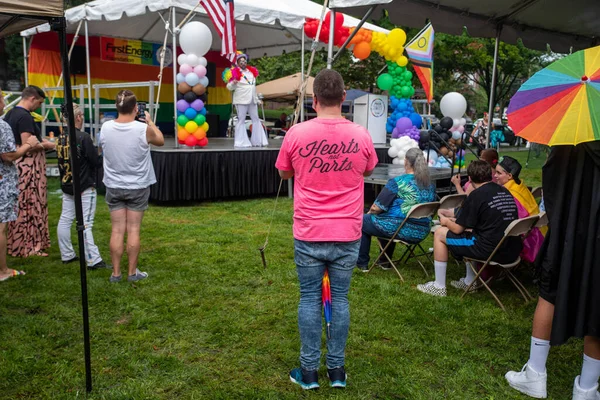 Espectadores ven actuación del Festival del Orgullo gay — Foto de Stock