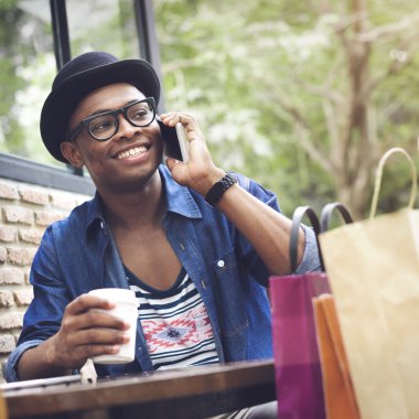 Telefonda Konuşan Adam