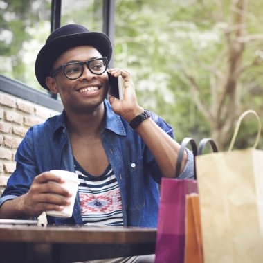 Telefonda Konuşan Adam