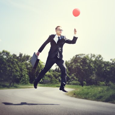Balon ile neşeli işadamı
