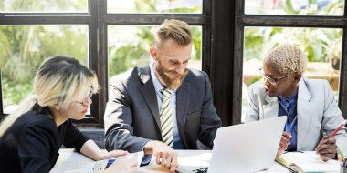 İş beyin fırtınası kavramı