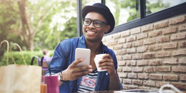 Telefonda Konuşan Adam