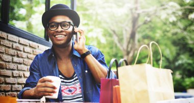 Telefonda Konuşan Adam