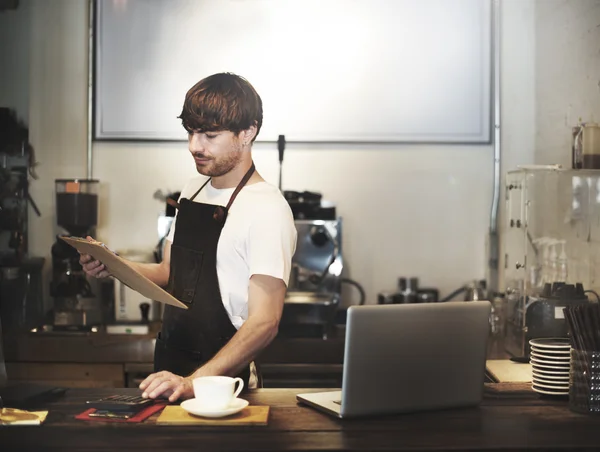 Hacer café en Barista Café —  Fotos de Stock