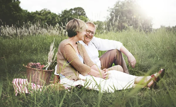 Pareja esposa y marido en citas — Foto de Stock