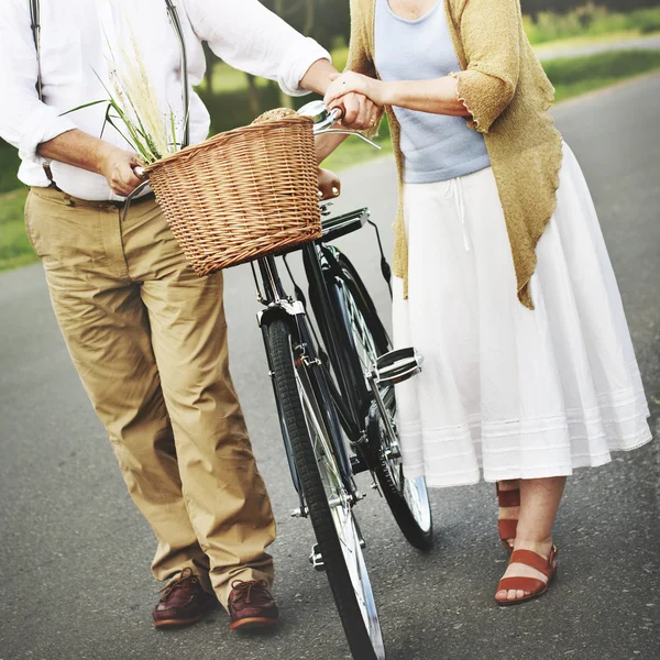 Couple Femme et mari sur Sortir ensemble — Photo