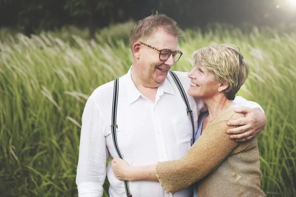 Couple Femme et mari sur Sortir ensemble — Photo