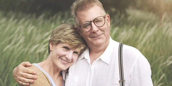 Wife and husband spending time together on picnic — Stock Photo, Image