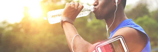 Afrikaanse sportman in de open lucht — Stockfoto