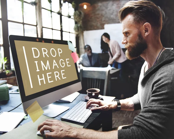 Homem no conceito de trabalho do computador — Fotografia de Stock