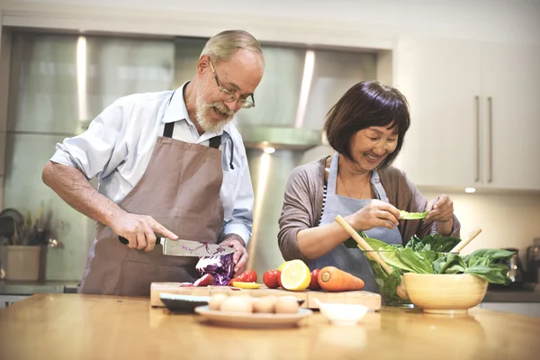 Familie koken in de keuken — Stockfoto