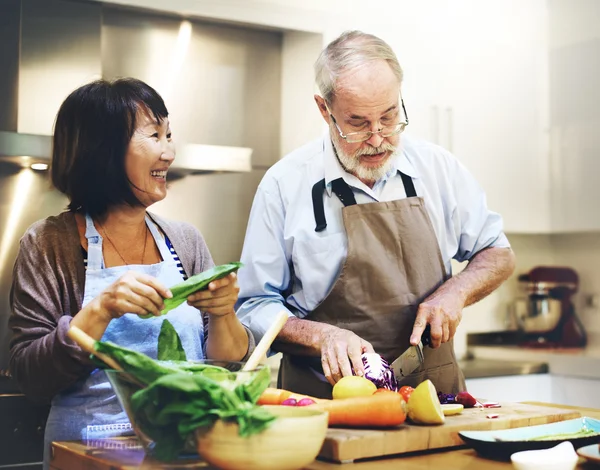 Familie koken in de keuken — Stockfoto