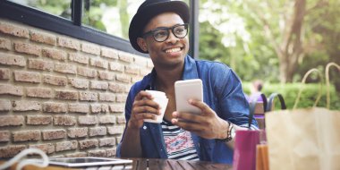 Telefonda Konuşan Adam