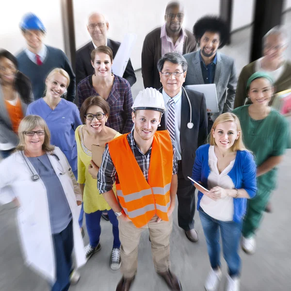 Celebrando gente de negocios diversa — Foto de Stock