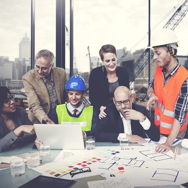 Arquitetos e Engenheiros Brainstorming — Fotografia de Stock