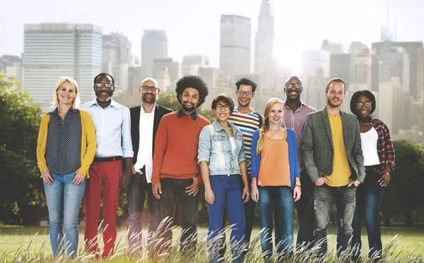 Kollegor samarbete etniska olika partnerskap koncept — Stockfoto