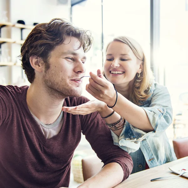 Pareja Citas comer Postre Concepto —  Fotos de Stock