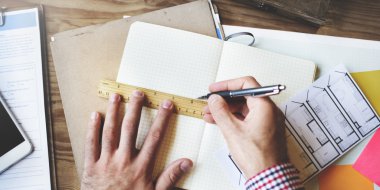 Proje ile çalışan tasarımcı