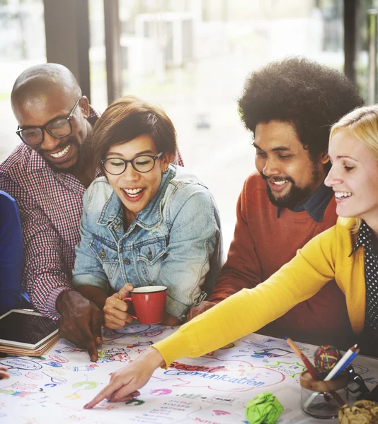 Conceito de encontro de pessoas com comunicação social — Fotografia de Stock