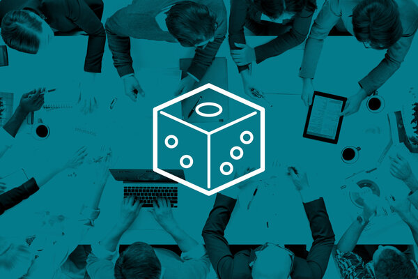 Бизнес-команда работает в офисе