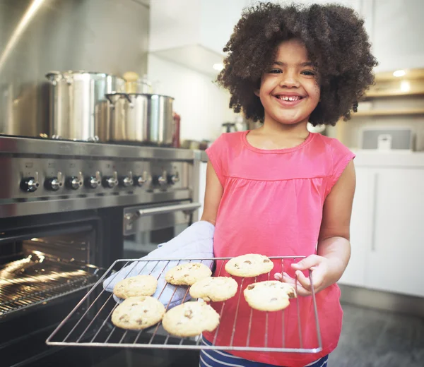 Bambina cucina — Foto Stock