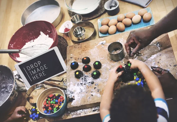 Felice cucina familiare — Foto Stock