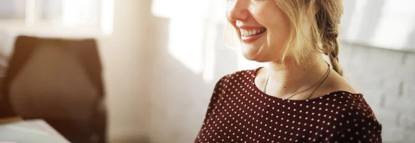 Empresaria alegre sonriente — Foto de Stock