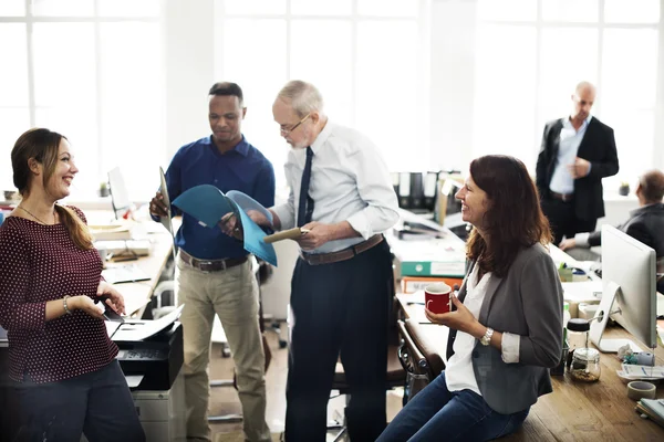 Bedrijfsteam aan het werk — Stockfoto