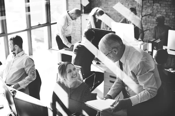 Gente de negocios trabajando —  Fotos de Stock