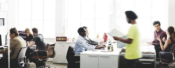 Gente de negocios trabajando — Foto de Stock