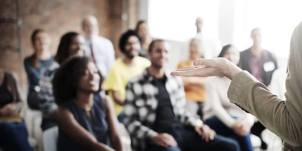 Diversiteit mensen tijdens vergadering — Stockfoto