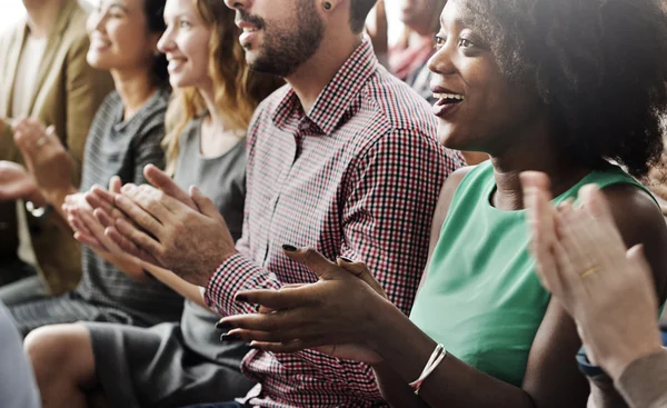 Diversité les gens applaudissent — Photo