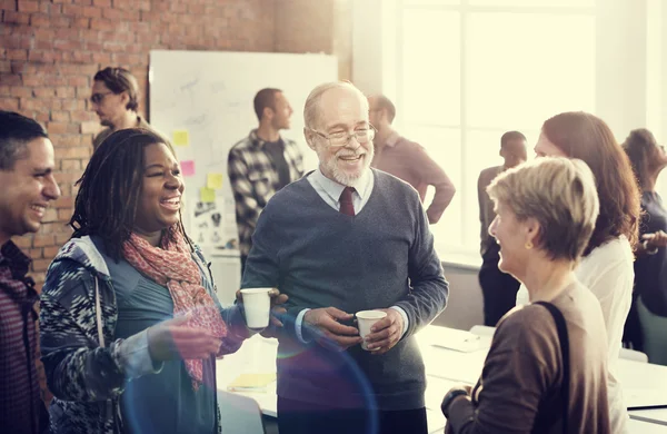 Diversiteit groep mensen tijdens vergadering — Stockfoto