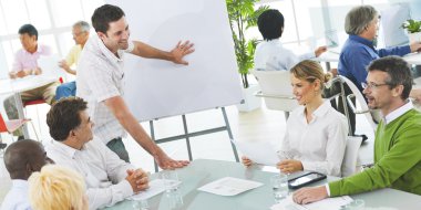 İş adamları ofis tanıtımı 