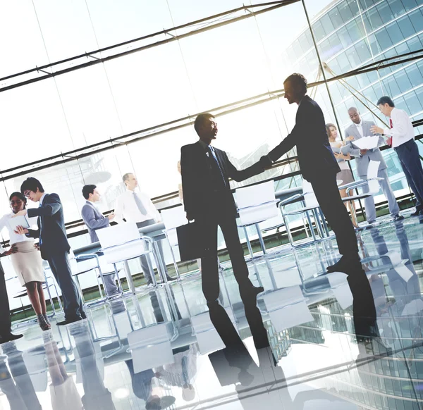 Businesspeople shaking hands — Stock Photo, Image