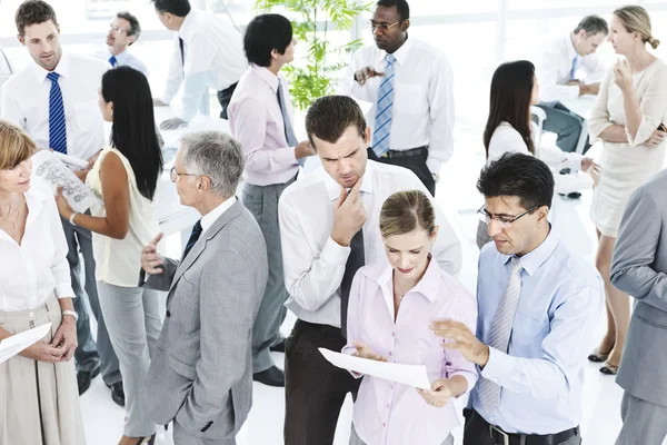 Geschäftsteam arbeitet zusammen — Stockfoto