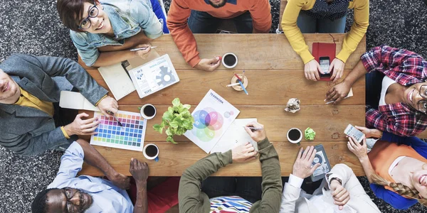 Diversos diseñadores teniendo una reunión —  Fotos de Stock