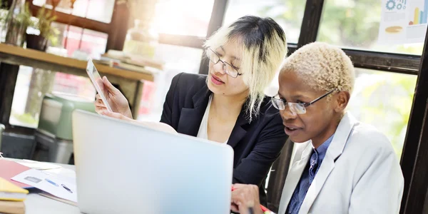 Geschäftsfrauen Zusammenarbeit Unternehmenskonzept — Stockfoto