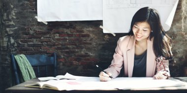 Ofiste çalışan iş kadını